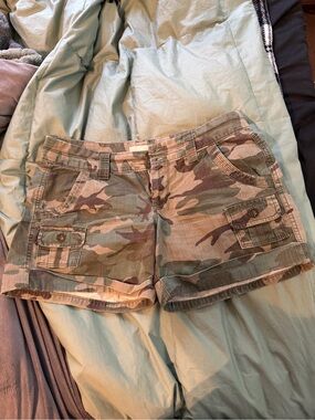 Old Navy Mid rise Green Camo Cargo Shorts